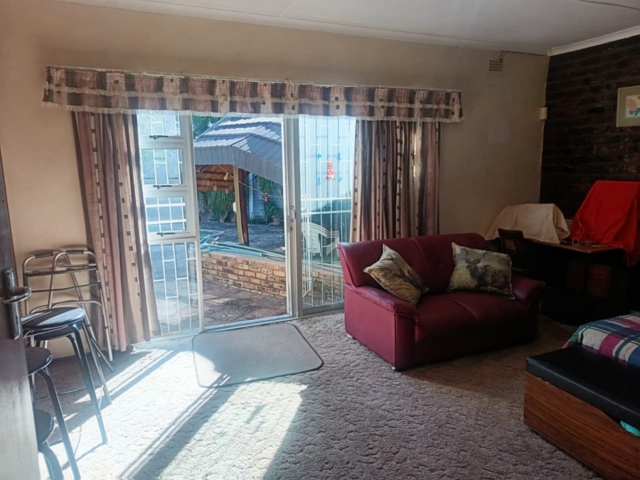 4 Bedroom Property for Sale in Heuwelsig Northern Cape